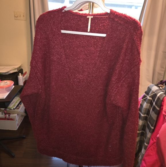 Free People Lofty Vneck Wine Sweater Size M OVERSIZED Body, fitted sleeves - Picture 1 of 8